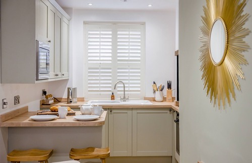 Ludwel House | Raven Lane Retreat - Two Bedroom House, Sleeps 4