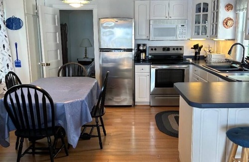 Blue Hill Cottage | Raven's Nest Cottage on Blue Hill Bay
