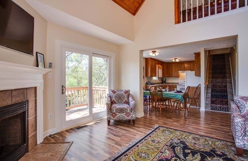 Montebello Cabin | Ravens Roost-mountain views, hot tub, fireplace