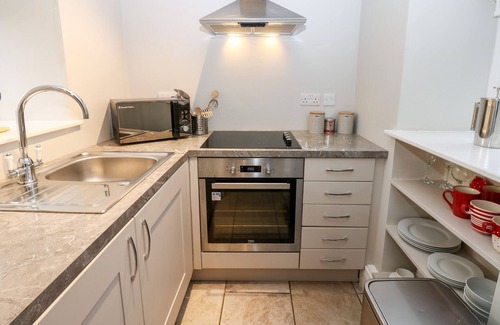 Humshaugh Cottage | RAVENSIDE, pet friendly, with a garden in Humshaugh