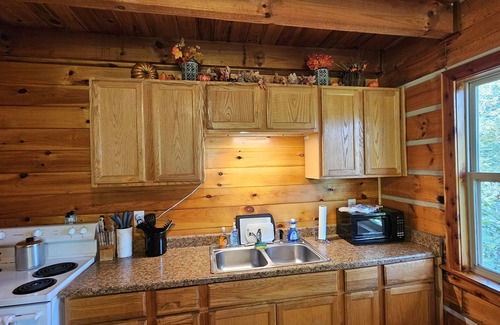 Slade Cabin | Ray's Dream in Red River Gorge with Hot Tub