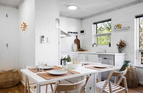 Glenelg North Apartment | Ray's Place by the Riverside
