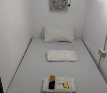 Highway Hills Hotel | RDC - Mariveles Transient Capsule