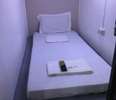 Highway Hills Hotel | RDC - Mariveles Transient Capsule
