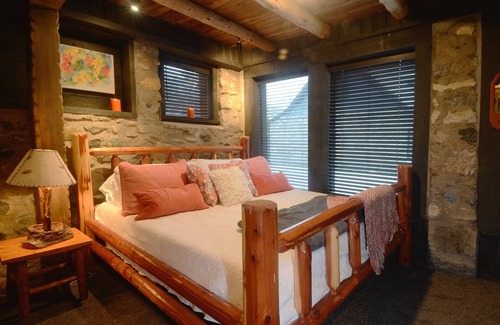 Charlevoix Ski Chalet | Re-imagined Charlevoix Michigan Mushroom House, a thatched romantic getaway!