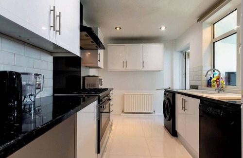 Reading House | Reading - 3-Bed House - Sleeps 6 - Garden - WiFi