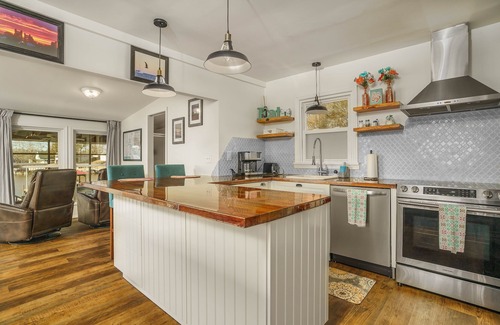 Cross Hill House | READY TO RELAX? Lake front house w/beautiful Sunsets on Lake Greenwood