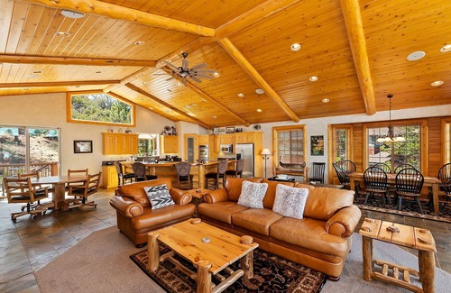 Eagle Mountain Estates Cabin | Rebel Ridge Retreat by Destination Big Bear : Gorgeous Mountain Views Backing to Nature Preserve in Eagle Mountain Estates! 2 Master Suites! Hot Tub! Pet Friendly!