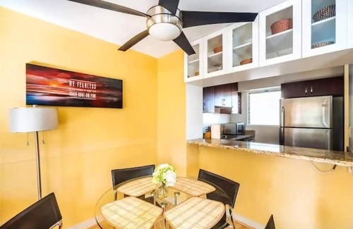 McCully - Moiliili Apartment | Recent RENO! Fits 6, FREE parking