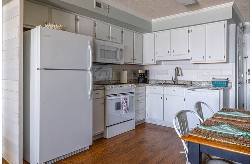 Ash Condo | Recently renovated condo in Cherry Grove area of N. Myrtle Beach