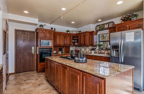 Omaha House | Reconnect at Ozark Outdoor! Secluded in Nature-Pvt Firepit & Hot Tub-Near Big Cedar
