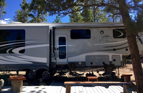 Black Hawk RV Rental | Recreational vehicle (RV) ∙ 1 bedroom ∙ 2 guests