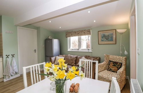 Llanvair Kilgeddin Cottage | RECTORY COTTAGE, pet friendly, with a garden in Abergavenny