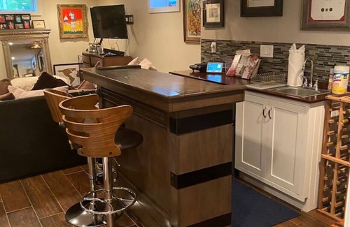 Red Bank Apartment | Red Bank Deluxe apartment with all amenities!