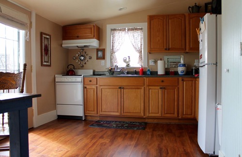 Ferndale Apartment | Red Barn Cottage, A World Away in Historic Victorian Ferndale