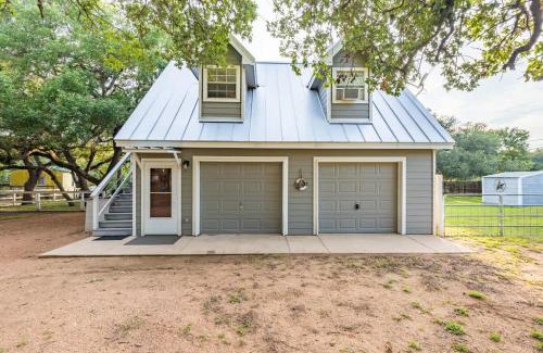 Kingsland House | Red Bird Cabin Studio Retreat