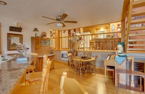 Custer County House | Red Bluff Inn & Retreat w/Entire Ranch on Lake!