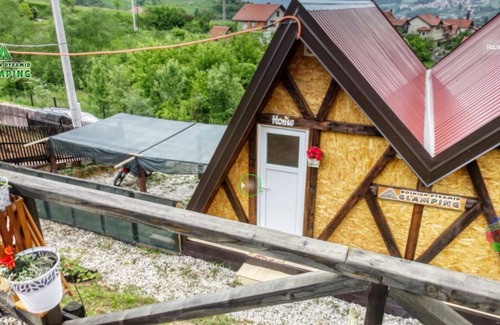 Visoko House | Red bungalow Bosnian pyramid glamping