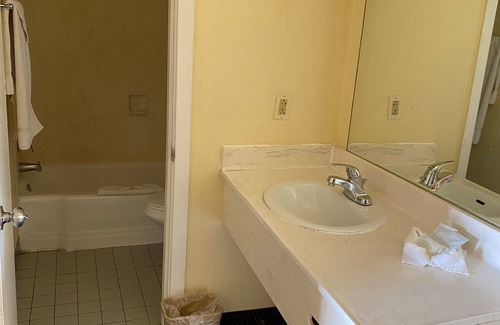 East Texas Hotel | Red Carpet Inn Allentown Hausman Road