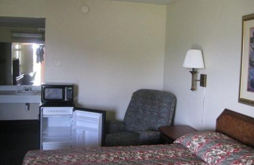 Terre Haute Hotel | Red Carpet Inn (formerly Royal Inn)