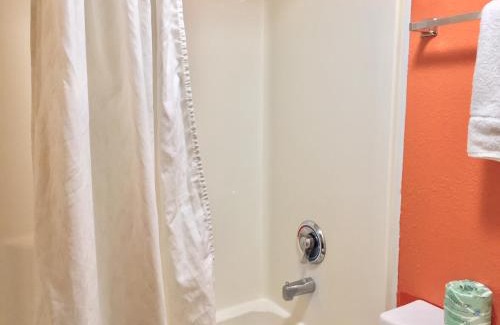 North Chicago Hotel | Red Carpet Inn North Chicago