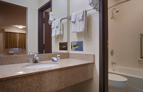 Newton Hotel | Red Coach Inn