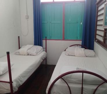 Kampung Lintang House | Red Door Homestay