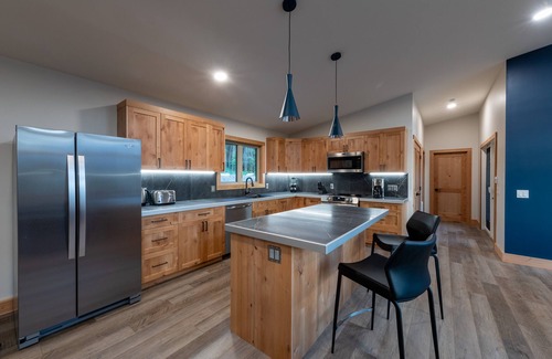 Golden Ski Chalet | Red Fox Lodge, 2 bedroom, 2 bathroom with Hot Tub