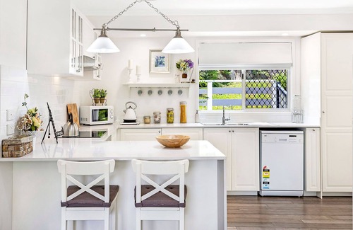 Eagle Heights House | Red Gum Cottage: A home among the gum trees