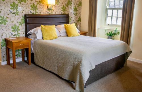 Newbrough Hotel | Red Lion Inn