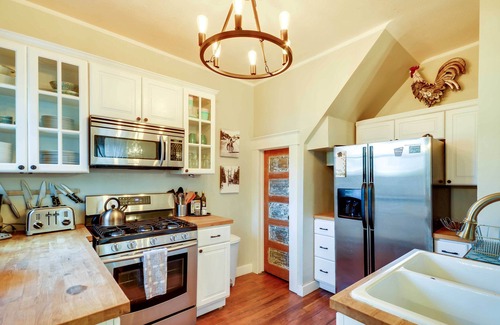Red Lodge House | Red Lodge Home on Broadway - 15 Min to Ski Resort!