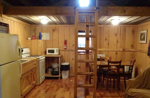 Pittsburg Cabin | Red OaknQuiet, Peaceful, Relaxing overall A Great Get Away Cabin!