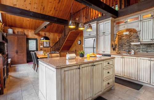 Mauricie Ski Chalet | Red Pines Lodge | Spa | BBQ | Riverside