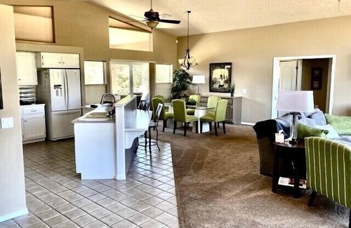 Oak Creek House | Red Rock Views, HIKING HEAVEN! LARGE OPEN CONCEPT HOME, GORGEOUS Balcony!