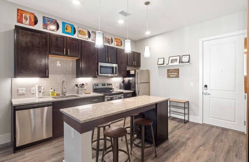 Golden Condo | Red Rocks Retreat | Minutes to Shows, Hikes, Shops