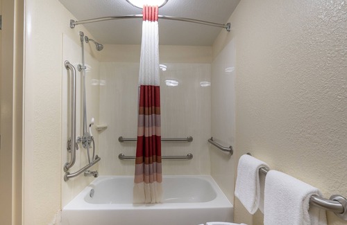 Willoughby Hotel | Red Roof Inn Cleveland - Mentor/Willoughby