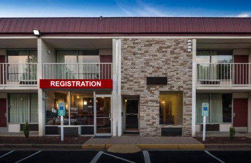 Dumfries Hotel | Red Roof Inn Dumfries-Quantico