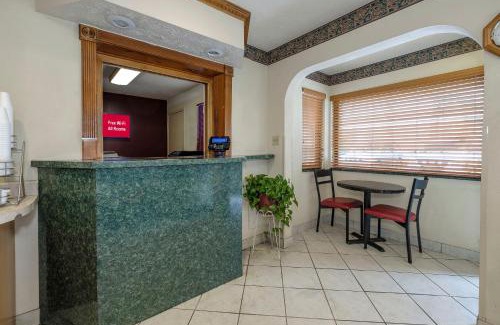 Edgewood Hotel | Red Roof Inn Edgewood