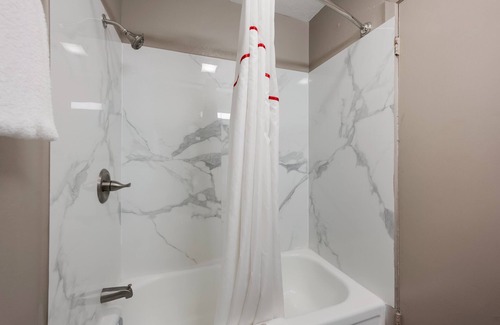 Madisonville Hotel | Red Roof Inn Madisonville