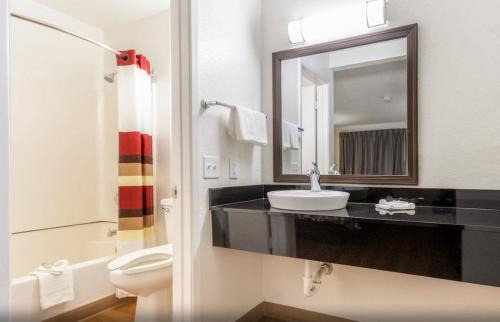 Alhambra Hotel | Red Roof Inn Phoenix- Midtown