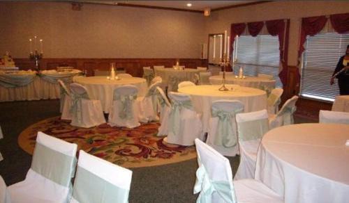 Sulphur Springs Hotel | Red Roof Inn & Suites Sulphur Springs