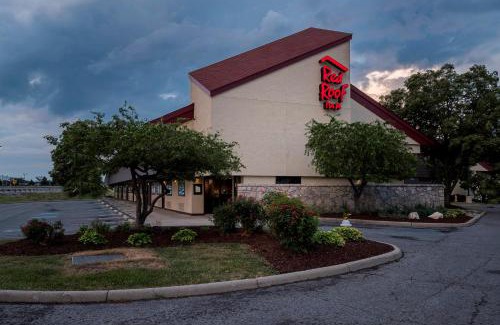 Maumee Hotel | Red Roof Inn Toledo - Maumee