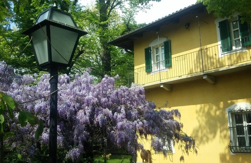 Piossasco Bed & Breakfast | Red Room at Villa Mirano Bed and BreakFast Piossasco - Turin - Piedmont