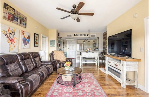 Franklin House | Red Rooster Retreat,Hot Tub+game area+firepit & LRG deck w/amazing Mountain View