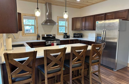 Cooper Landing House | Red Salmon Cabin - Modern Vacation Home at Eagle Landing Resort