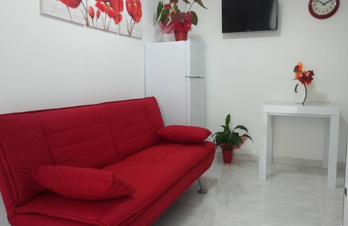 Casa Santa Apartment | RED WI-FI FREE TULIP APARTMENT