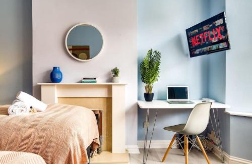Redditch House | Redditch 4 Bed 3 Bath From 21 PP Per Night 5 Star