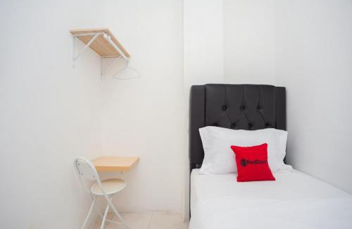 Palembang Hotel | RedDoorz at Jalan Bangau Palembang