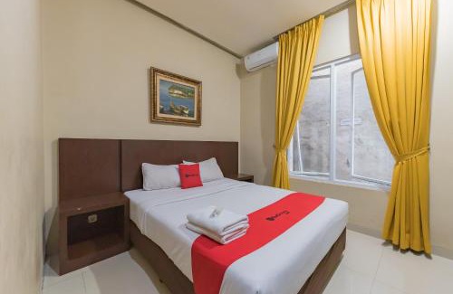 North Cirebon Hotel | RedDoorz at La Mega near Pasar Pagi Cirebon