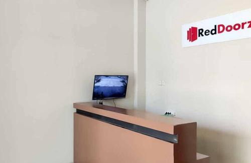 Sukarami Hotel | RedDoorz near Taman Wisata Alam Punti Kayu Palembang 2